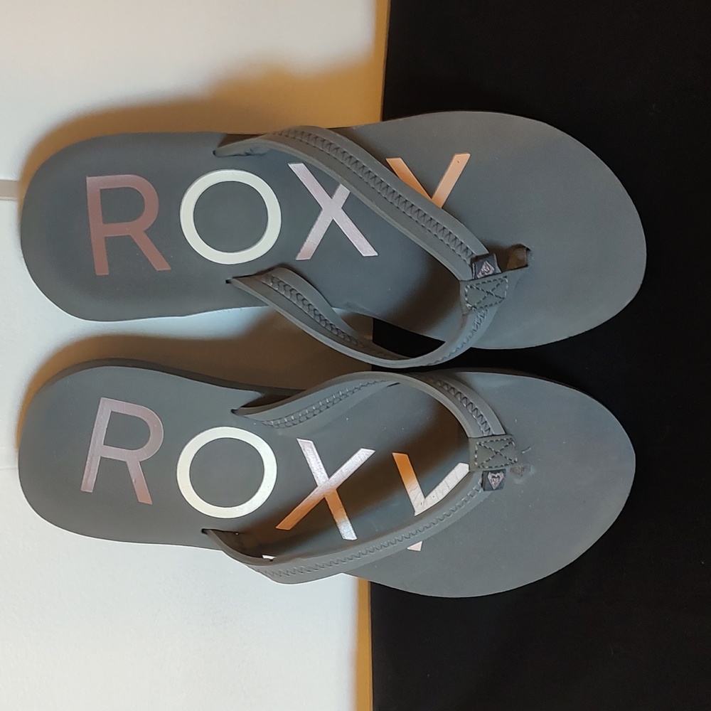 Roxy flip flops size 7
